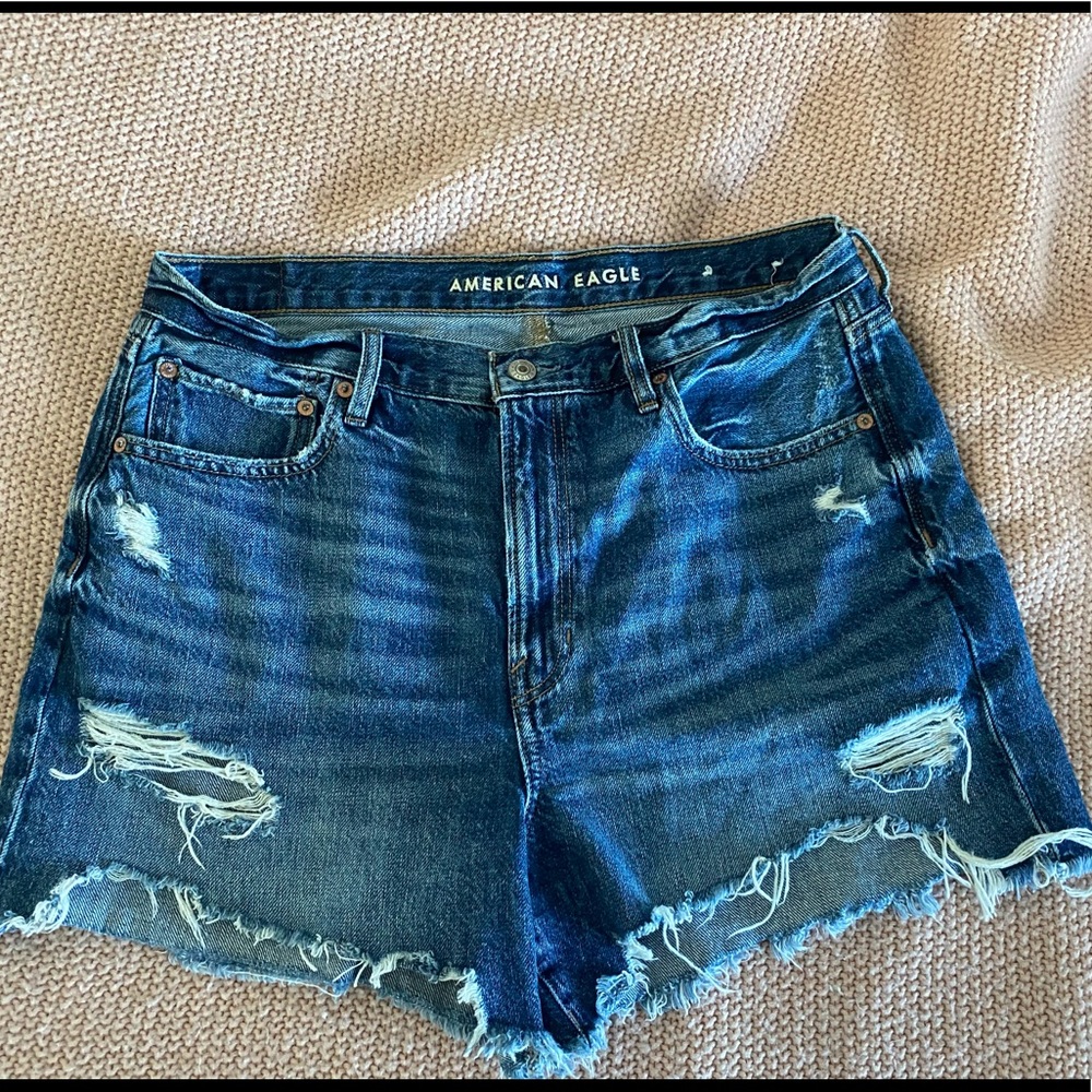 AE 90s boyfriend short